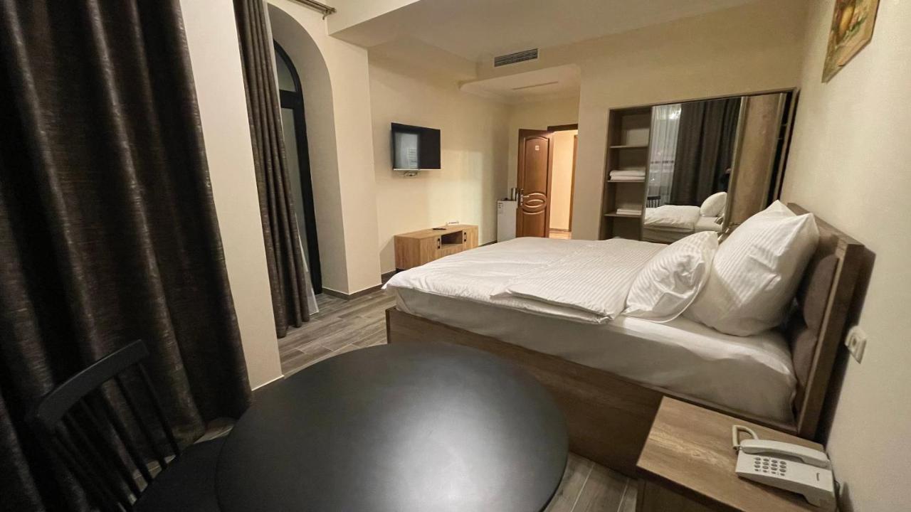 Altunyan Hotel Jerevan Exteriör bild